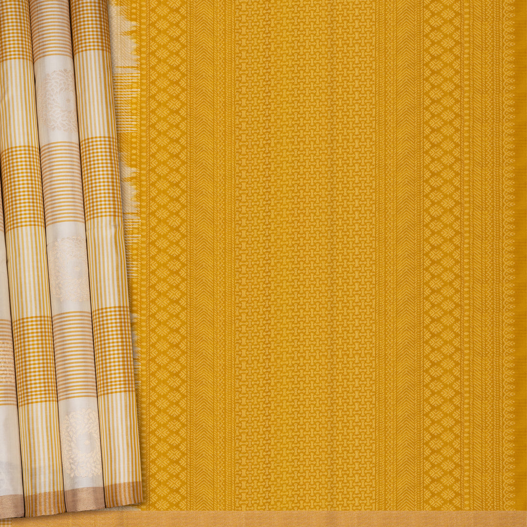 Pleats/body of Handwoven Soft Silk Saree 