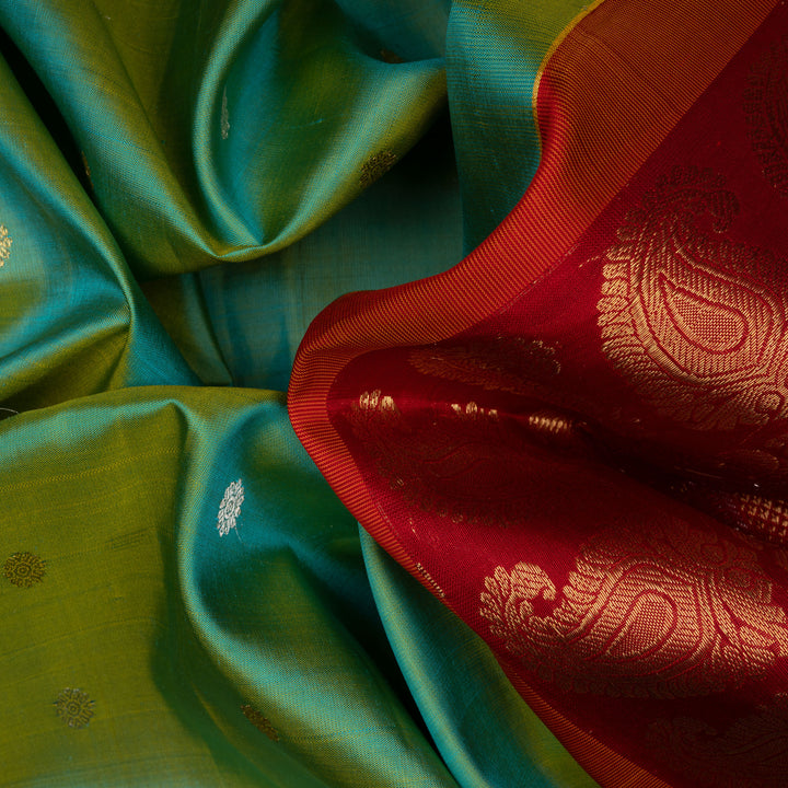 closeup of Handwoven Gadwal Silk Saree 