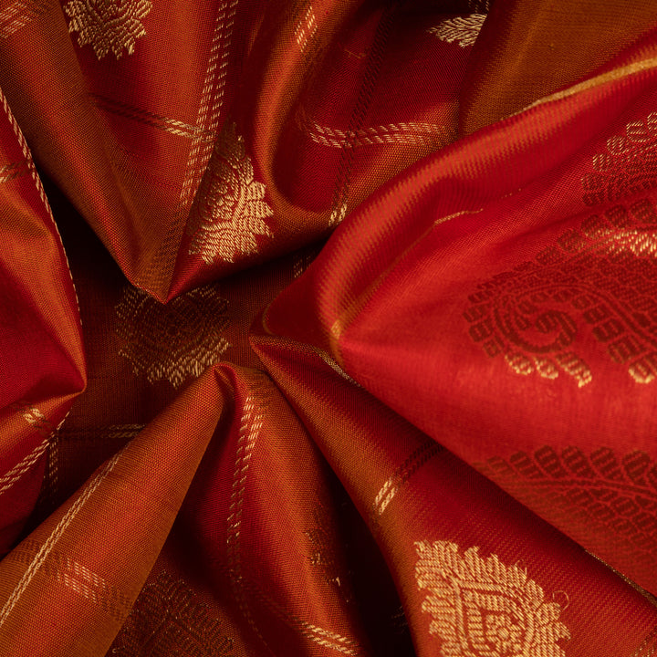 closeup of Handwoven Gadwal Silk Saree 