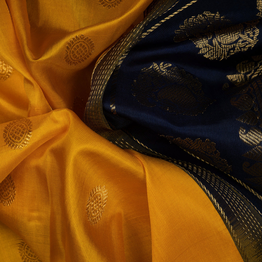 Closeup of Handwoven Gadwal Silk Saree 