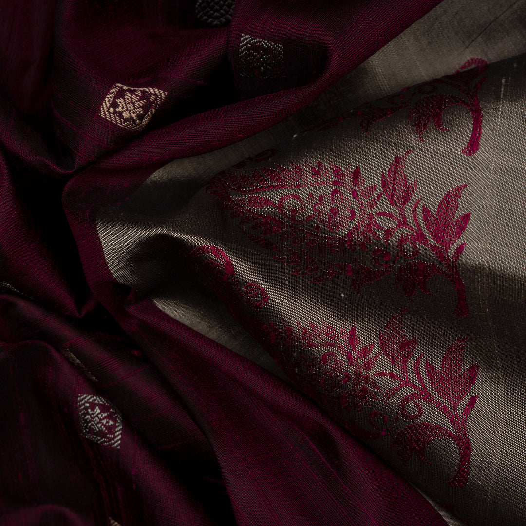 Closeup of  Handwoven Dupion Gadwal Silk Saree