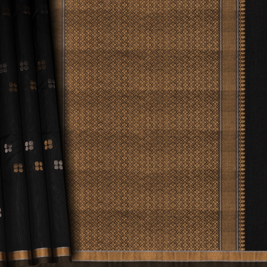 Pleats/body of f Handwoven Silk Cotton Saree