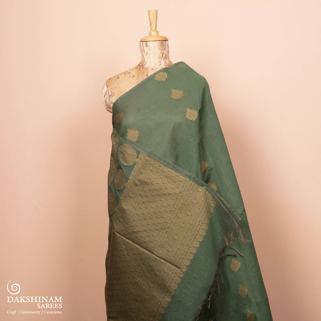 Pleats/body of  Handwoven South Cotton Saree