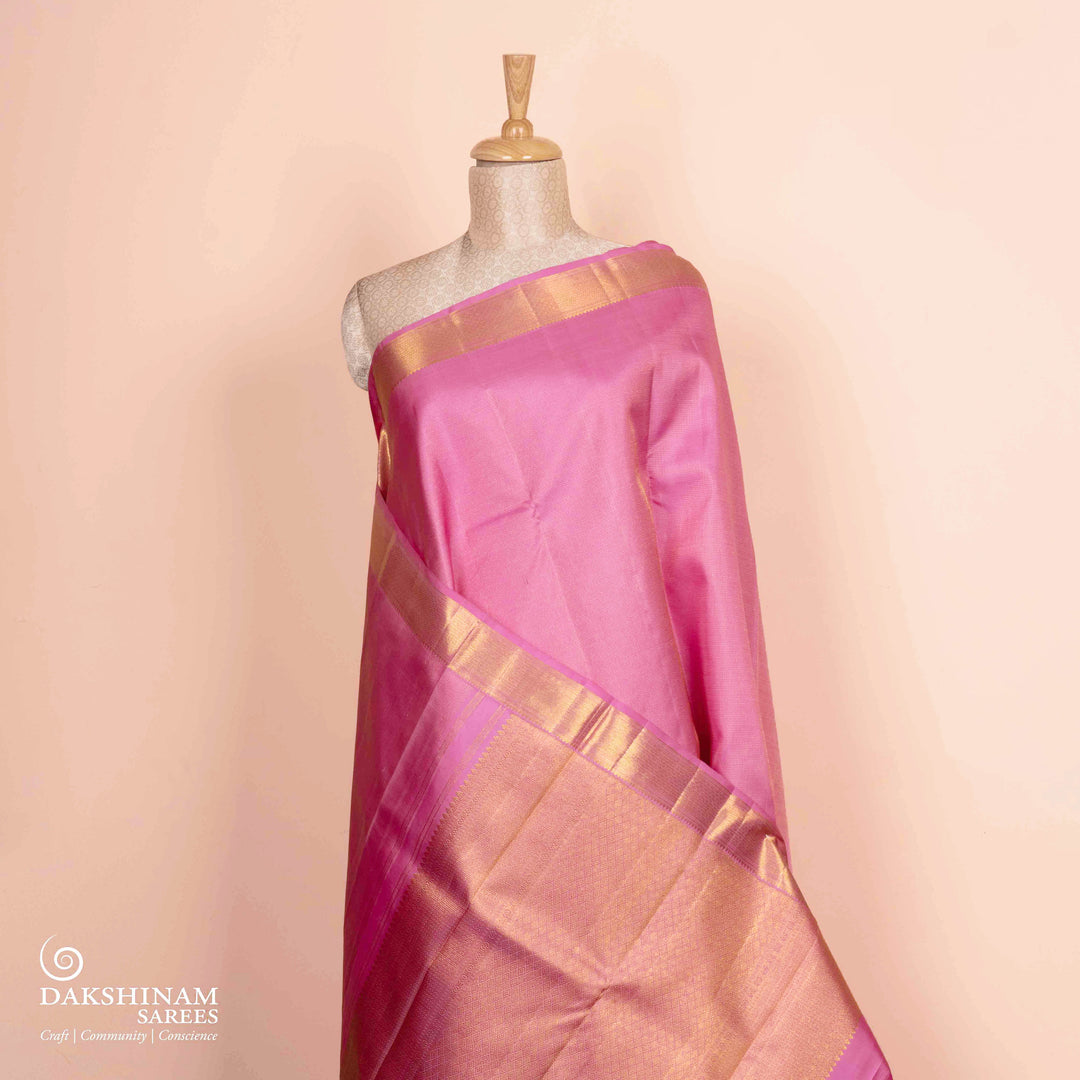 Pleats/body of Handwoven  pink  kanjivaram silk Saree