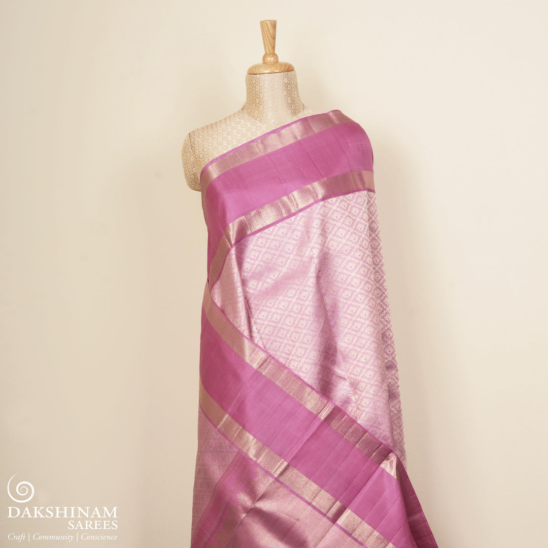 Pleats/body of Handwoven pastel pink  kanjivaram silk Saree