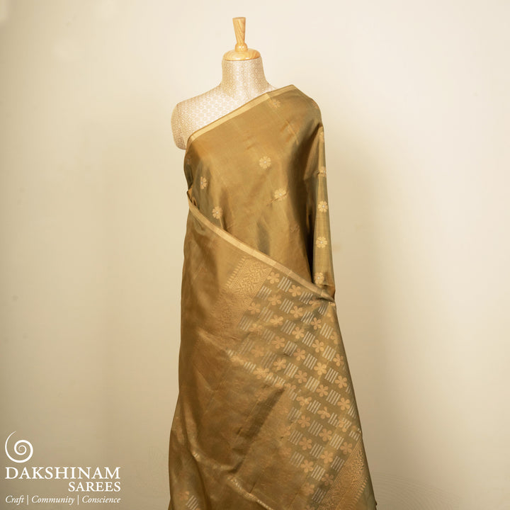 Pleats/body of Handwoven Moss green color Soft silk Saree