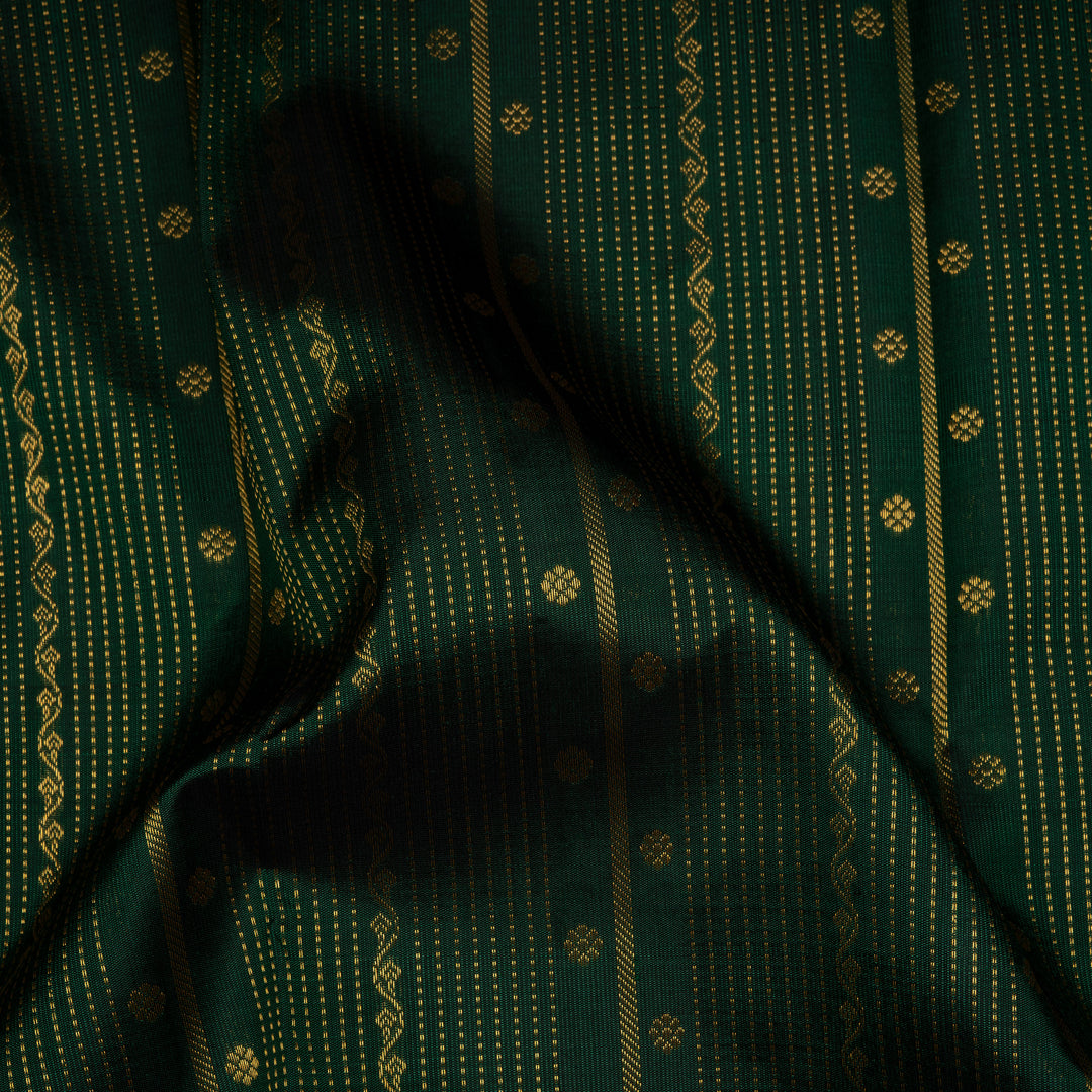 Closeup of Handwoven Bottle Green with Pink Borderless Kanjivaram silk Saree