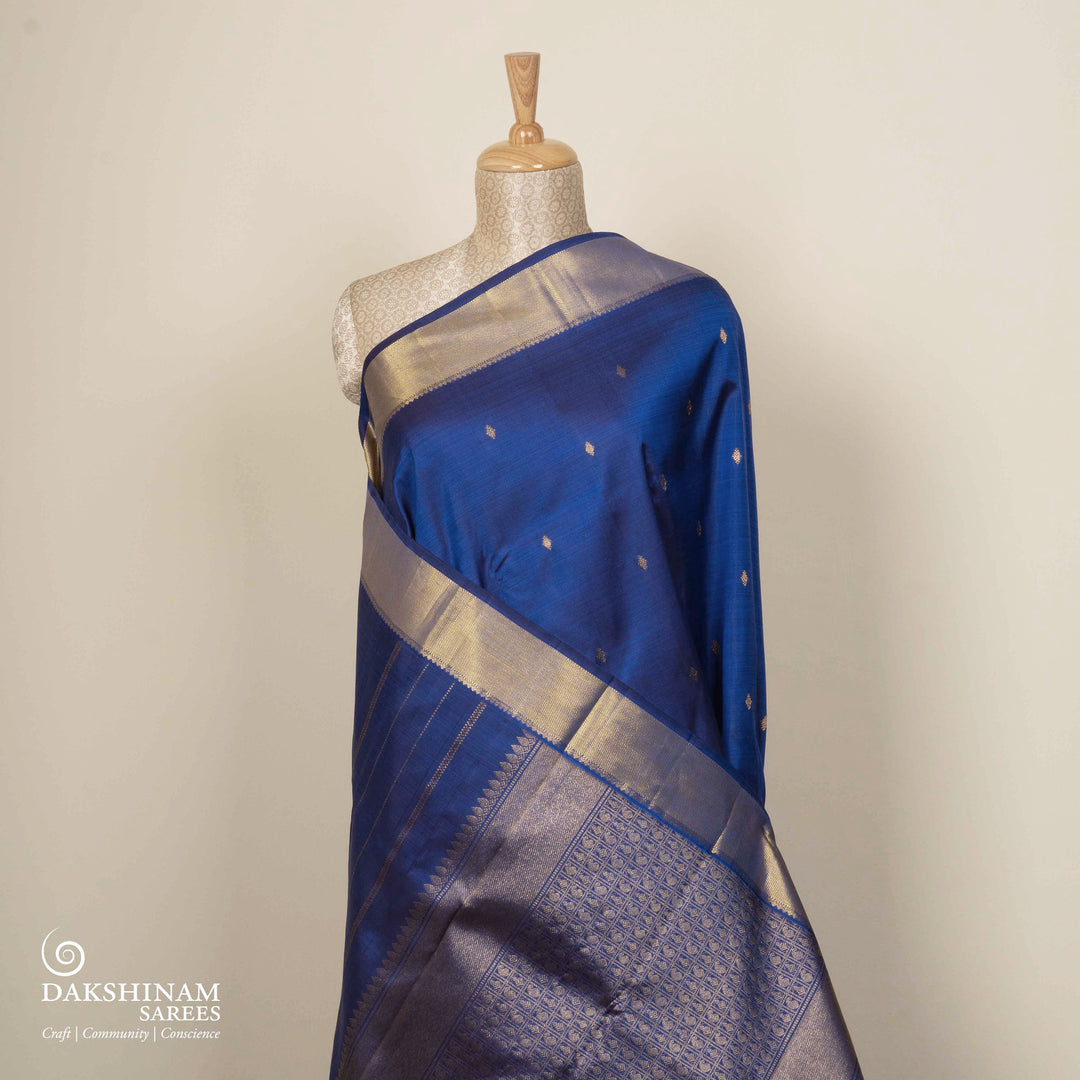 Pleats/body of Handwoven Monotone Kanjivaram silk Saree in Navy Blue color 