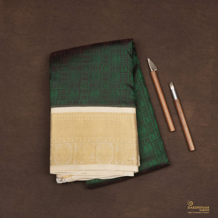 Handwoven Green and maroon dual-tone with Off-white Kanjivaram Silk Saree - 2439T010954DSC