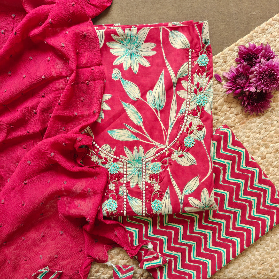 Red Floral Printed Cotton 3 Piece Suit Set with Bandhani Chiffon Dupatta 43N045903DSC